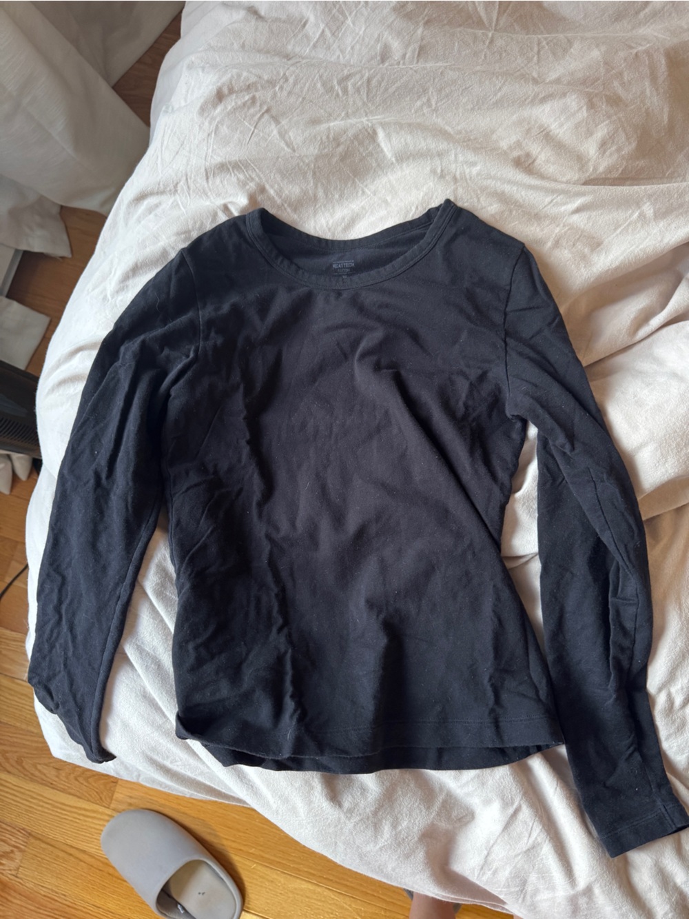 UNIQLO heat tech. Extra warm. Black long sleeve